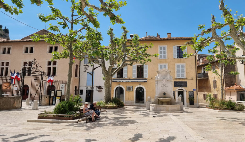 Dorfplatz in Cassis